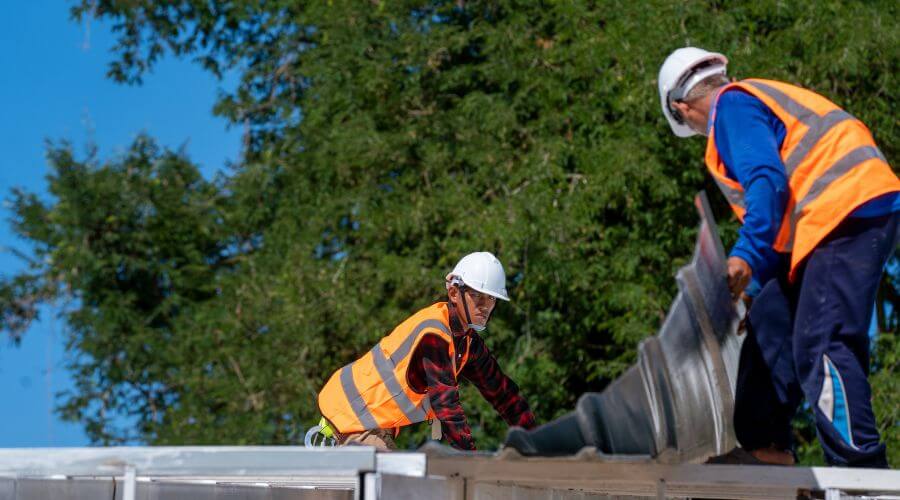 Professional gutter cleaning in Deputy, IN